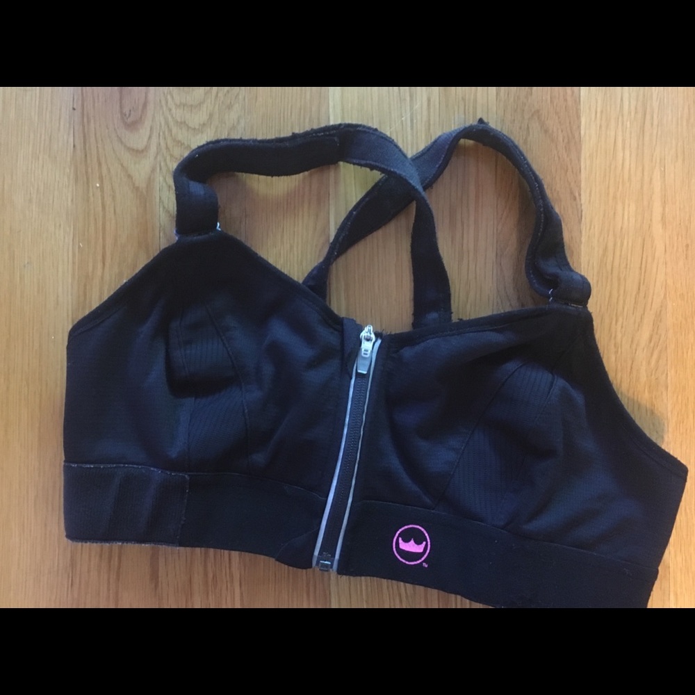 Black. SheFit sports bra. 1Luxe